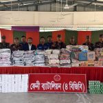 ভারতীয় চোরাচালানে জড়িত কুরিয়ার সার্ভিস, আটক ২। ফেনীর নিজস্ব প্রতিনিধি আজ ফেনীতে এসএ পরিবহন কুরিয়ারে যৌথ বাহিনীর অভিযানে ১ কোটি ২ লাখ ১৫ হাজার ৮০০ টাকা সমমূল্যের ভারতীয় চোরাচালান পণ্য জব্দ করা হয়েছে। এ সময় কুরিয়ারে দায়িত্বরত দুইজনকে আটক করা হয়েছে। আজ বুধবার (৪ ফেব্রুয়ারি ২০২৬) দুপুরে ফেনী শহরের শহীদ শহিদুল্লা কায়সার সড়কে এসএ পরিবহন কুরিয়ারের মহিপাল শাখায় এ অভিযান পরিচালনা করা হয়। আটকরা হলেন, এসএ পরিবহন মহিপাল শাখার ম্যানেজার মো. আতিকুর রহমান (৩৭) ও সহকারি ম্যানেজার মো. ফারুক হোসেন (৩৫)। বর্ডার গার্ড বাংলাদেশ (বিজিবি )জানায়, গোপন সংবাদের ভিত্তিতে এসএ পরিবহন মহিপাল শাখায় বিজিবি, সেনাবাহিনী ও পুলিশের যৌথ অভিযান পরিচালনা করা হয়। এ সময় সেখান থেকে বিপুল পরিমাণ ভারতীয় শাড়ি, থ্রি-পিস, তেল, বডি স্প্রে, সাবান, টুথপেস্ট, ফেশওয়াশ ও আতশবাজিসহ দুইজনকে আটক করা হয়। জব্দ পণ্যের আনুমানিক বাজারমূল্য ১ কোটি ২ লাখ ১৫ হাজার ৮০০ টাকা। এ ব্যাপারে বিজিবির ফেনী ব্যাটালিয়ন (৪ বিজিবি) অধিনায়ক লেফটেন্যান্ট কর্নেল মোহাম্মদ মোশারফ হোসেন বলেন, জব্দ মালামাল ও ব্যক্তিদের পরবর্তী আইনি কার্যক্রম গ্রহণের জন্য ফেনী মডেল থানায় সোপর্দ করা হয়েছে৷ বিজিবি বর্তমানে নির্বাচন ডিউটিতে মোতায়েন থেকেও একই সঙ্গে সীমান্তে নিরাপত্তা রক্ষা, মাদক পাচার ও চোরাচালান প্রতিরোধসহ অবৈধ অনুপ্রবেশ রোধে আভিযানিক ও গোয়েন্দা তৎপরতা অব্যাহত রয়েছে।